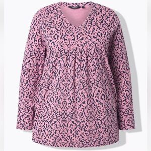 EUC Ulla Popken Sz 20 raspberry/black Geometric Pleated Tee 3/4 sleeve, v-neck